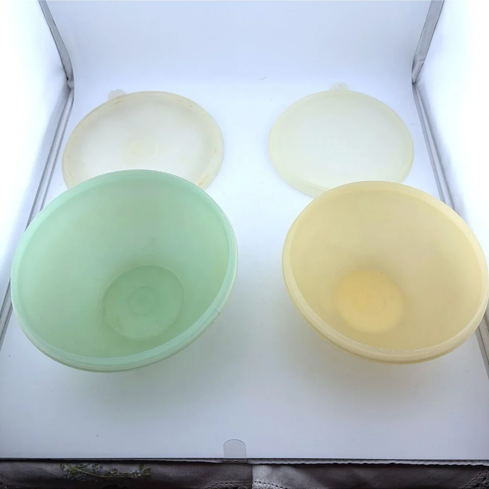 Vintage Tupperware Wonderlier Bowls Set of 2 Yellow‎ Green Pastel Nesting Lids